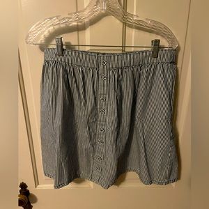 ✨3/$20 Mossimo navy and white stripe cotton skirt with button detail